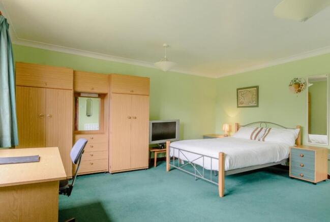 8391153-interior18.jpg