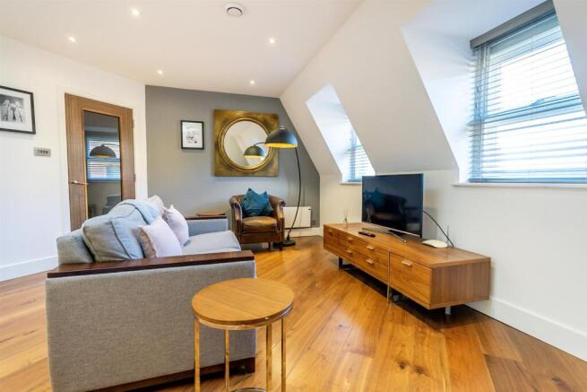 2 bed Apartment to rent Image 8