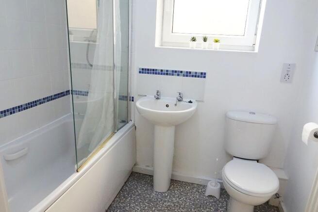 3 bed House to rent Image 12