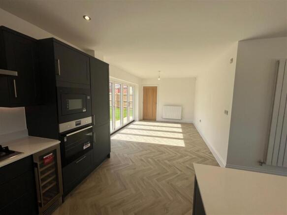 Kitchen, diner & family room