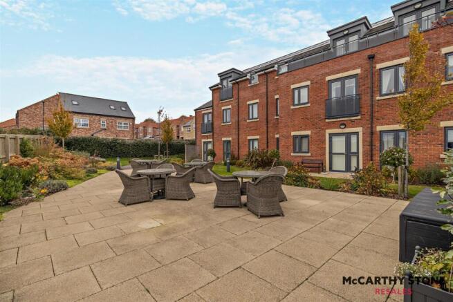 2 bed Apartment for sale Image 12