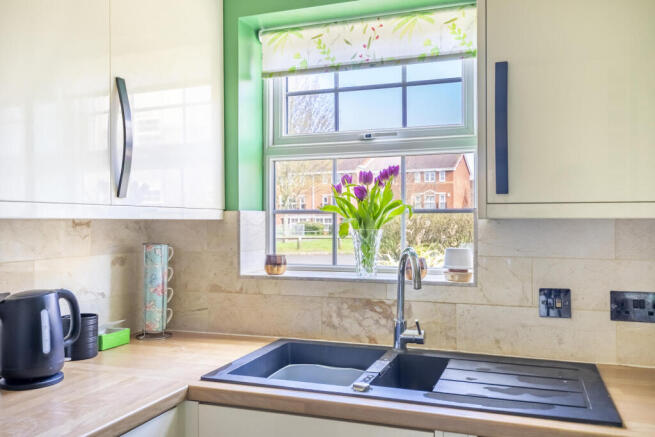 3 bed Semi-Detached for sale Image 3