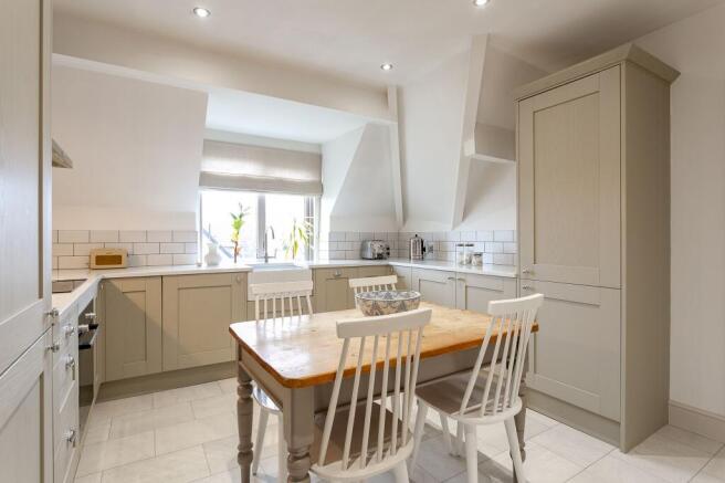 3 bed Apartment for sale Image 4