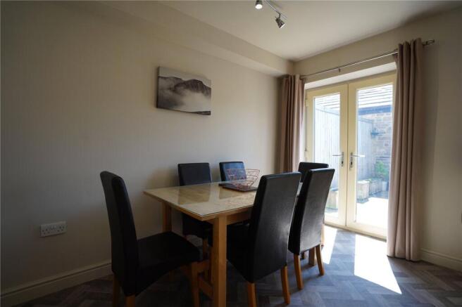 4 bed Town House for sale Image 8
