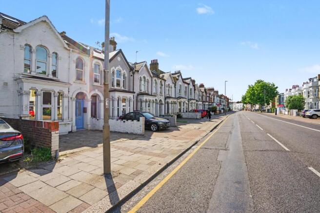 954 Garratt Lane, Tooting, London SW17 0ND