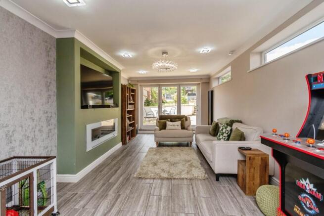 Lounge/Family Room