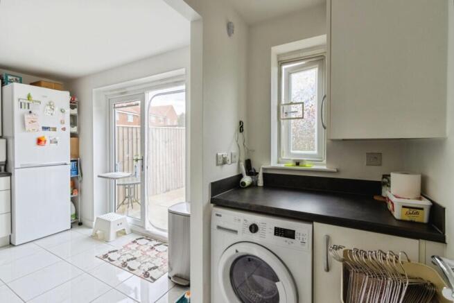 3 bed Semi-Detached for sale Image 8