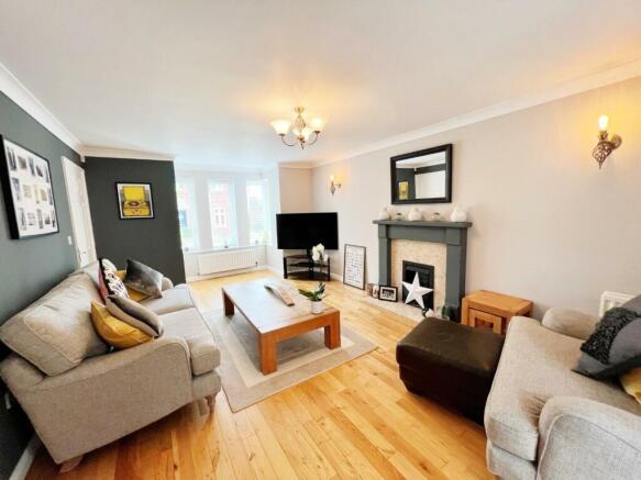 Lounge pic 3.jpg