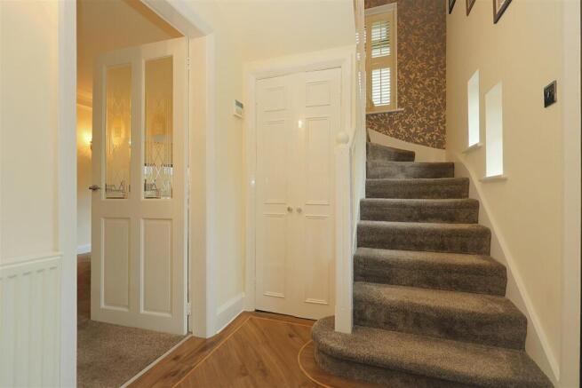 4 bed Detached for sale Image 11