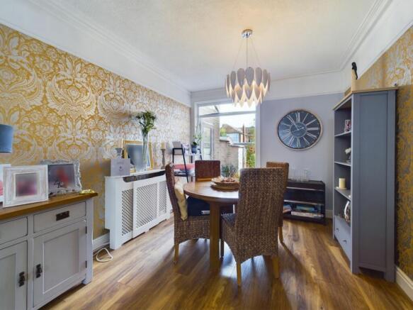 LOUNGE/DINING ROOM
