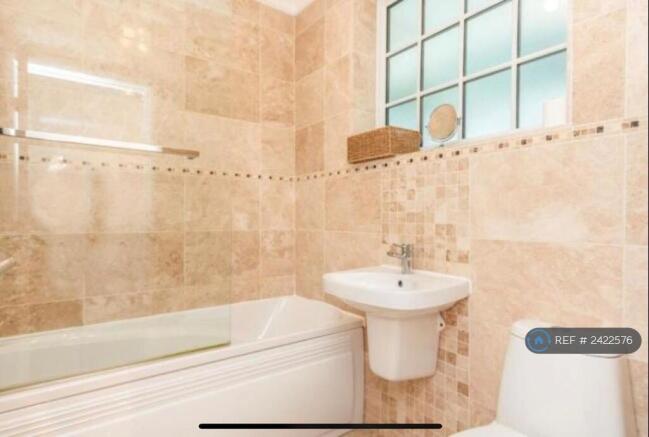 Ensuite Bathroom 3