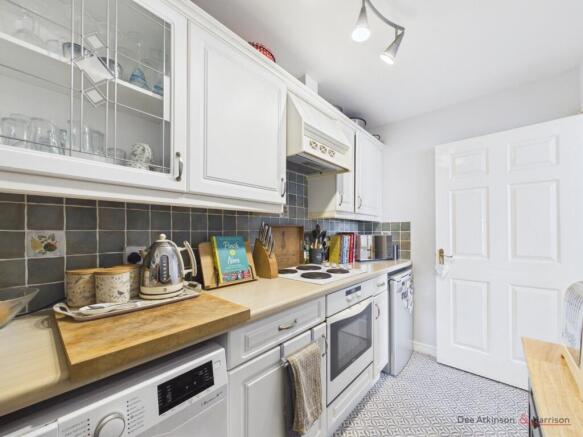 2 bed Flat for sale Image 5