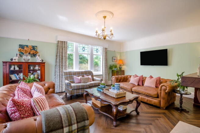 4 bed Detached for sale Image 8