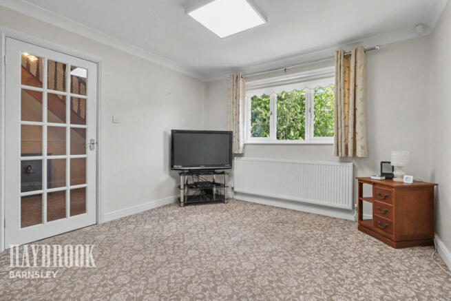 4 bed Detached for sale Image 8
