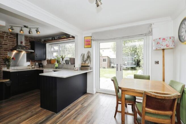 3 bed Semi-Detached for sale Image 6