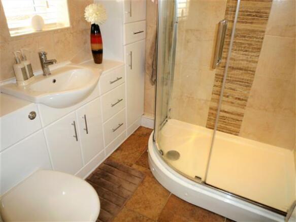 SHOWER ROOM: