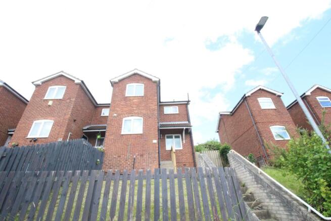 2 bed Semi-Detached to rent Image 4