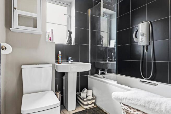 9 Bomford Hill - bathroom (brochure).jpg