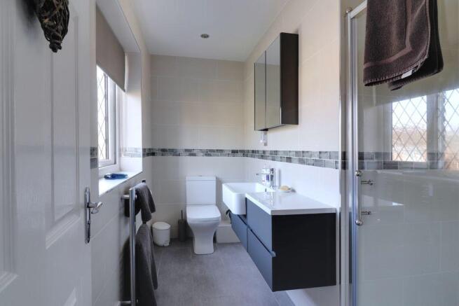 Ensuite to Bed 1