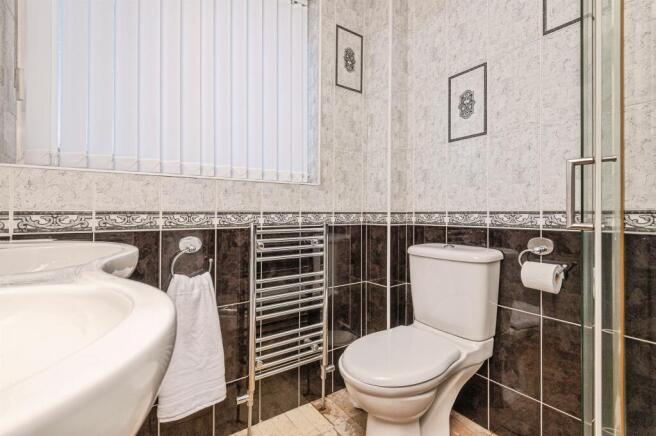 4 bed Semi-Detached for sale Image 11