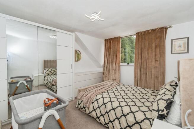 5 bed Semi-Detached for sale Image 12