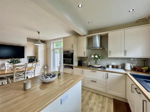 3 bed Semi-Detached for sale Image 11