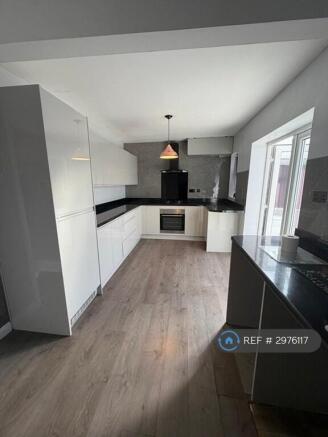 3 bed Semi-Detached to rent Image 6
