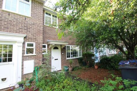 Pinetrees Close, Copthorne, Crawley, West Sussex. RH10 3NX