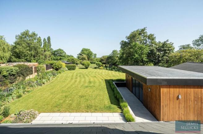 Rear garden and impressive outbuilding