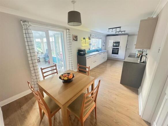 Modern Dining Kitchen