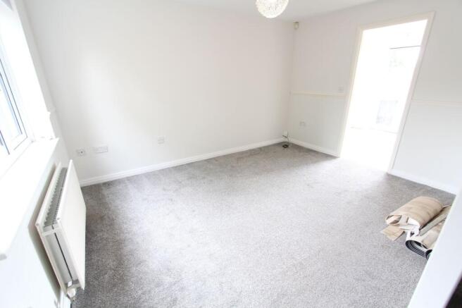 2 bed Terraced to rent Image 5