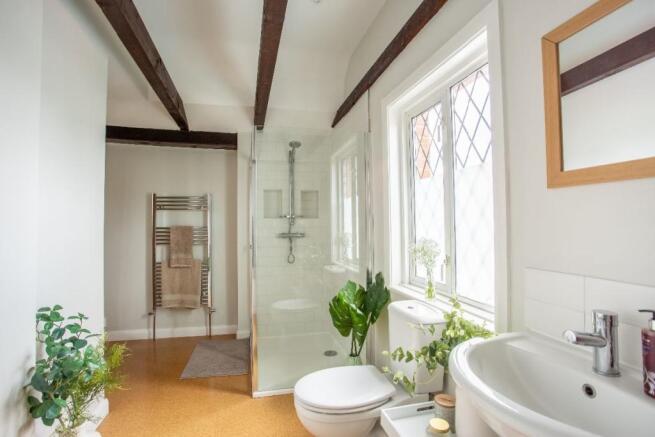 Bath & shower room