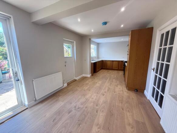 5 bed Semi-Detached to rent Image 6