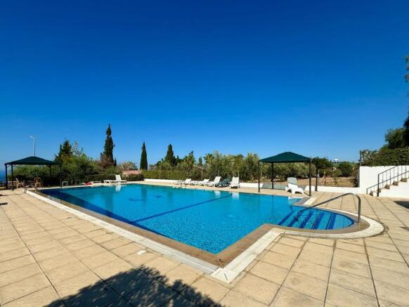 Stunning 3-Bedroom Coastal Apartment with Sea Views Image 7 3