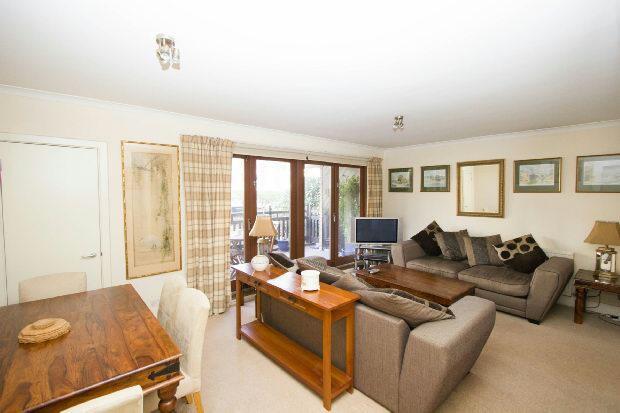 RECEPTION ROOM (PHOT
