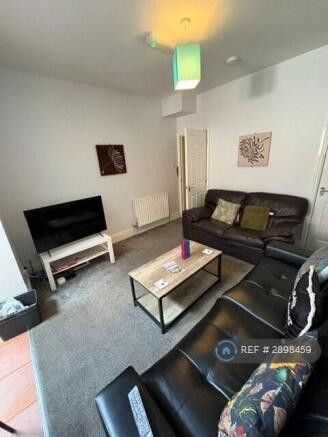 1 bed House Share to rent Image 7