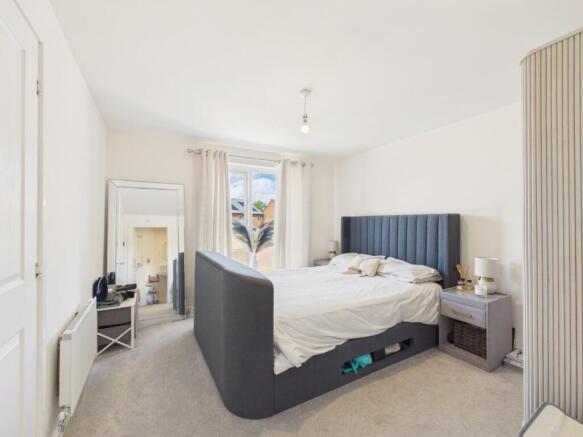 4 bed Semi-Detached for sale Image 8