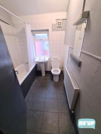 1 bed House Share to rent Image 8