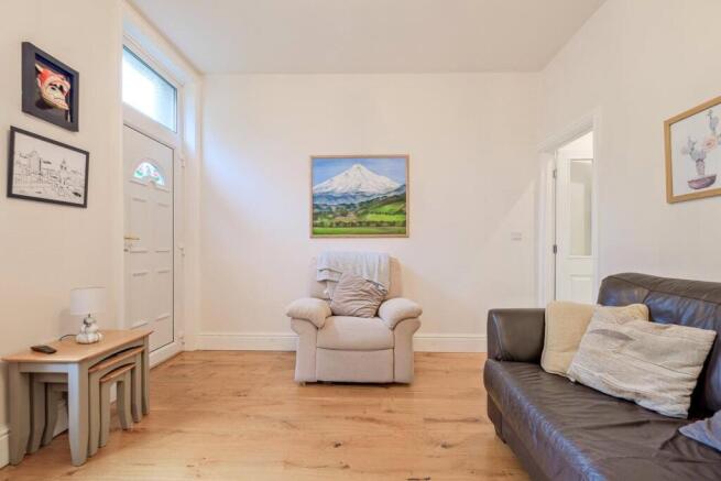 2 bed Terraced to rent Image 4