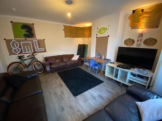 7 bed Semi-Detached to rent Image 6