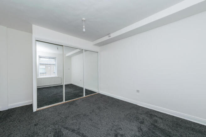 2 bed Terraced to rent Image 7
