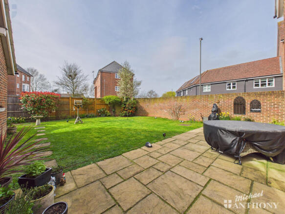 CAM03852G0-PR0598-STILL028