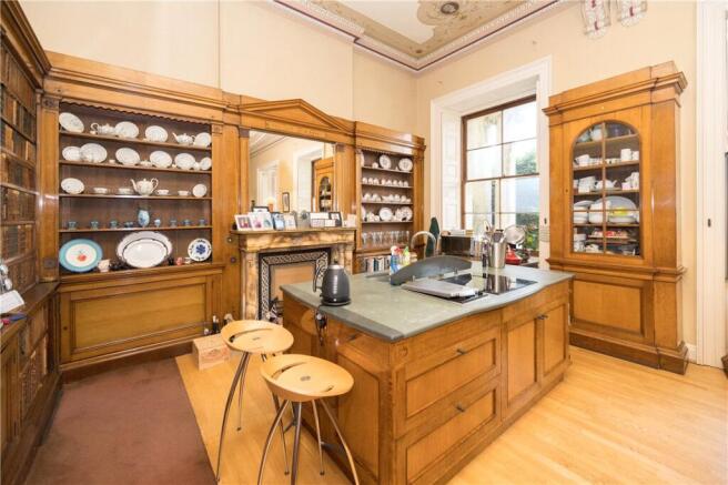 6 bed House for sale Image 10
