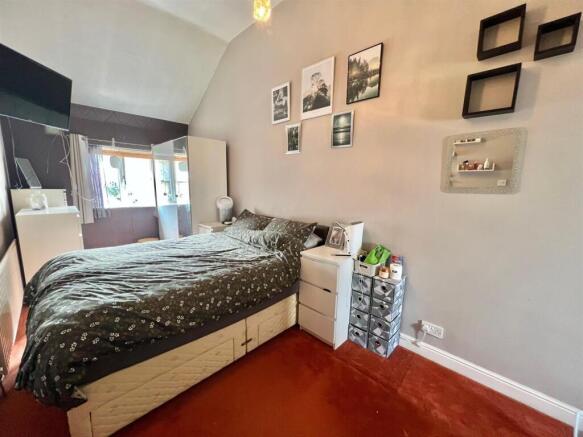 4 bed House for sale Image 10