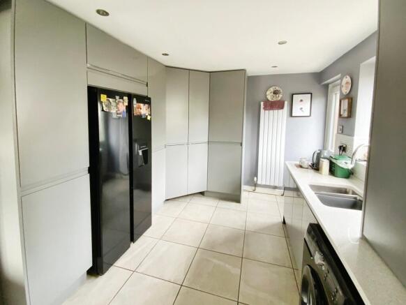 5 bed Detached Bungalow for sale Image 7