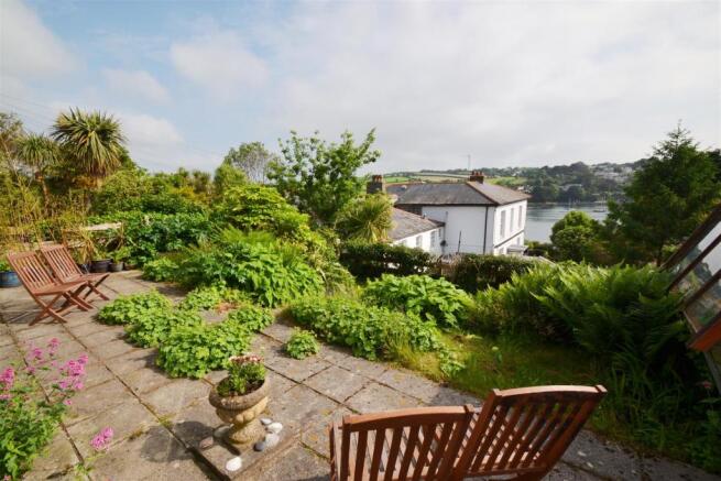 PRIVATE GARDEN