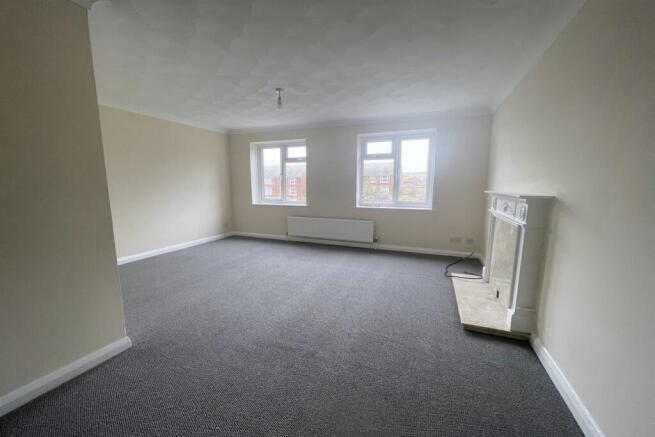Spacious lounge dine