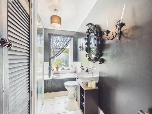 2 bed House for sale Image 8
