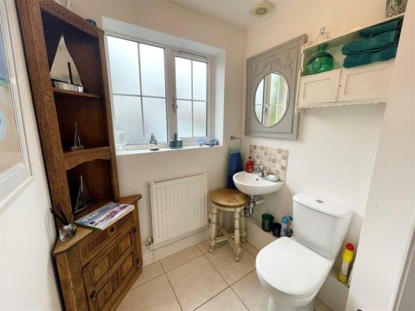CLOAKROOM.jpg