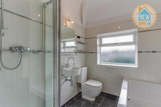 FAMILY BATHROOM: